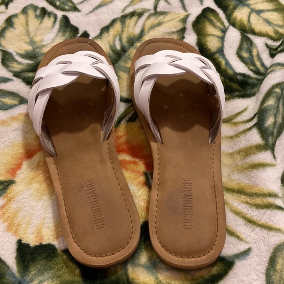 These are a pair of cute slide in sandals Great support they are a size 9 - Picture 5 of 5